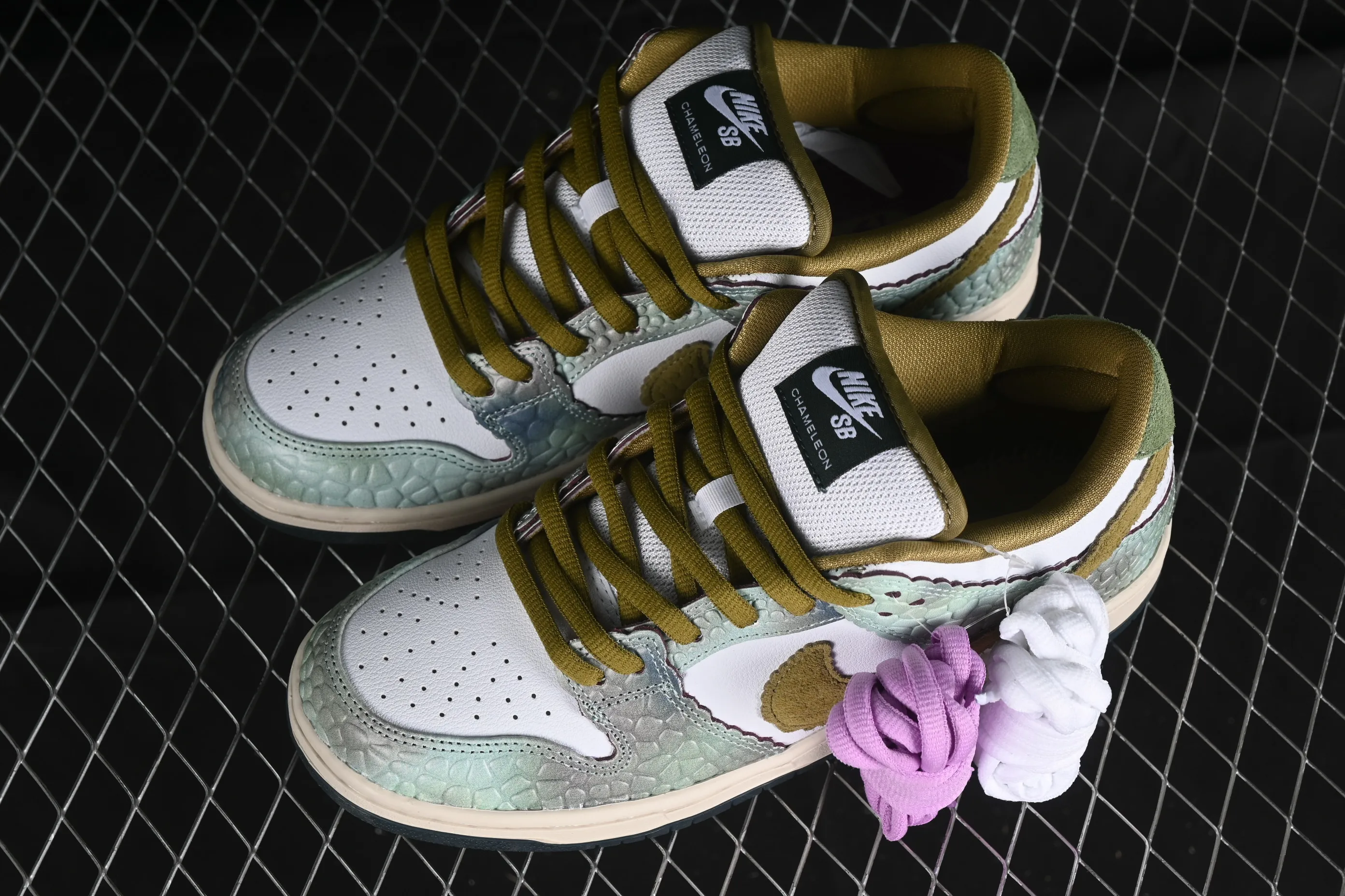 All Categories Nk SB Dunk Series Nk SB Dunk Low Low-top sneakers C version Alexis Sablone x Nk SB Dunk Low Reptile SB low-top casual sneakers HJ3386-300